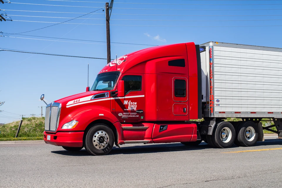Tips for Truckers: Staying Alert and Safe on Hot Roads